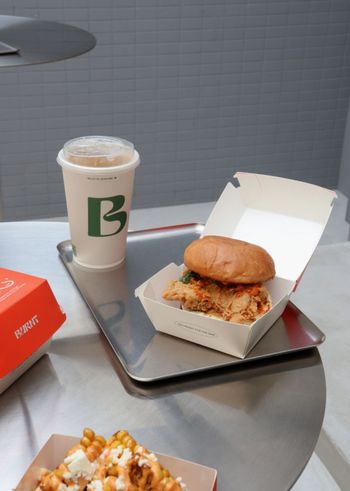 ㄩㄐ今天吃什麼？帶你們吃信義區新開幕美式漢堡專賣店｜BURNT Burger Social Club