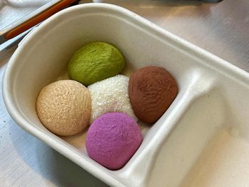 （淡水美食）七小妞沾醬麻糬～抹茶沾醬、紫薯沾醬、豆乳沾醬~綜合口味通通吃得到！七小妞沾醬麻糬菜單