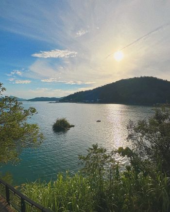 [南投景點]波光粼粼，湖畔遠眺高山稜線