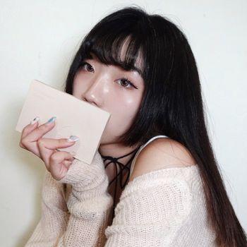 抓住春天的尾巴！ The face shop  幻彩時刻10色眼影盤和無限絲絨霧光唇膏 
