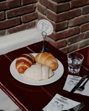 「韓國X美食」除了貝果要吃，也請一定要吃鹽可頌"Artist Bakery"