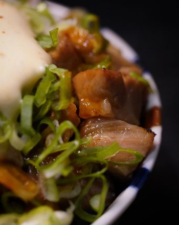台北大安。餐酒館的拉麵店。好吃拉麵。叉燒飯。牛舌