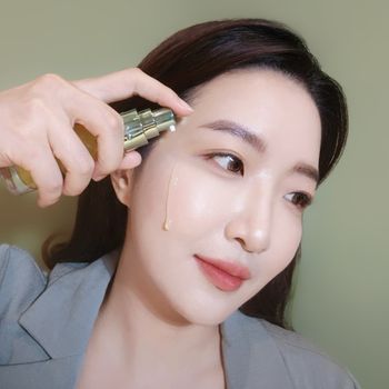 在這個喧囂的世界中，我們的肌膚每分每秒都在面對著各種挑戰，尤其是當我們踏入30歲之後，這挑戰更是倍增！