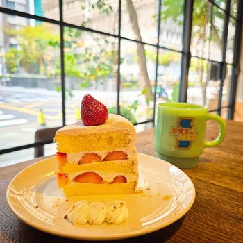 貝克宅忠孝店。北歐風咖啡廳☕️甜點跟咖啡都超推薦