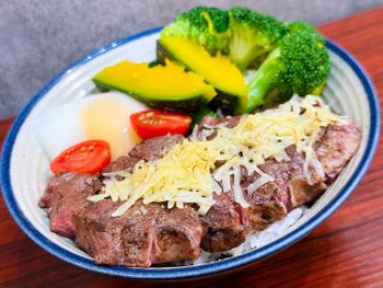 【硬派主廚的軟嫩料理 東門店】隱身新竹東門市場復古老宅餐廳，超人氣美味「牛料理」一次吃個夠！新竹東區美食推薦～