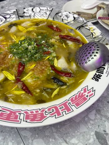 頂溪站《築間酸菜魚》｜酸菜魚還不錯吃耶～～