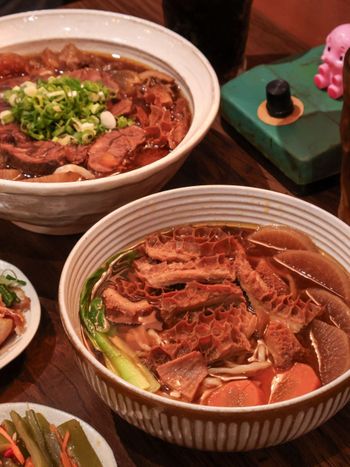 艸祭牛肉湯製所｜台中西區｜蔬果熬製的紅燒牛肉湯，味道紮實又不膩口