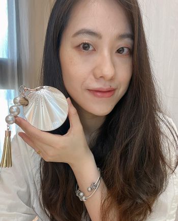 內外兼具的最美粉餅【AGE20S極光星燦彈力爆水粉餅】