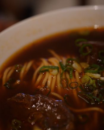 台北東門。牛肉麵。小籠包。必吃