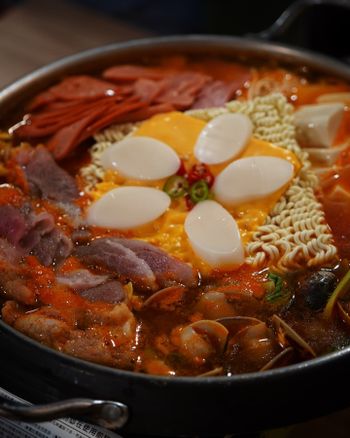 台北。松江南京。韓式。時鍋拌飯。部隊鍋