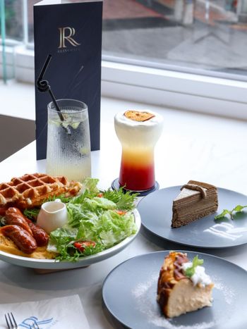 Reing Cafe｜台中中區｜舊城區旅店二樓的咖啡廳，甜點超好吃