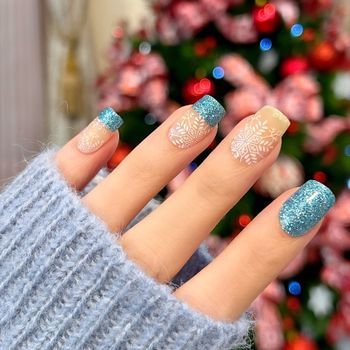聖誕節美甲款式—4 款冬季雪花美甲