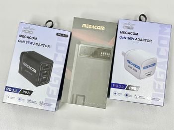 （行動電源推薦）MEGACOM～新款黑閃充行動電源高質感、氮化鎵充電座1對3充電超快！