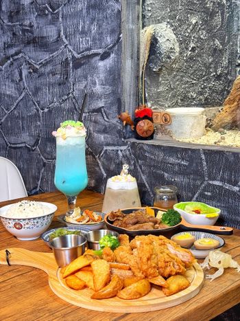 台中超酷爬蟲類餐廳😍 有午餐還有特調DIY飲品☺️
