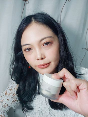 HEIWEI何謂美白膜淨去角質面膜使用心得：清潔、提亮、柔嫩一次到位！