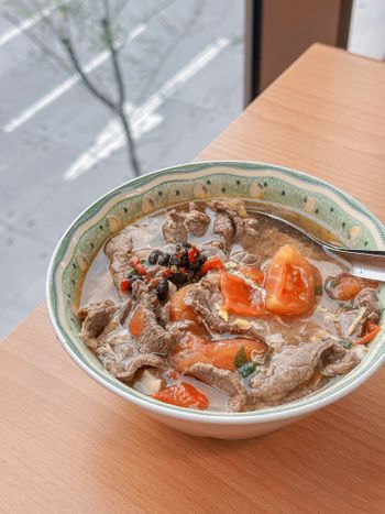 驚艷到爆的湯頭 這碗牛肉麵真的一生推🔥
