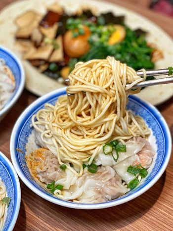 台南必吃超大鮮蝦餛飩😍😍