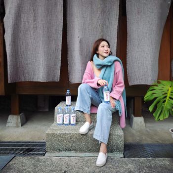 以前不愛喝水，直到遇見  @evianwater，才知道喝水也能這麼有幸福感！