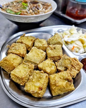 宜蘭｜第一次吃青草汁泡的臭豆腐