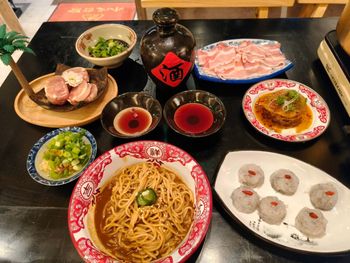 台北延吉街美食聚面-大安宵夜推薦-串串鍋物-好吃平價的特色古風鍋物推薦!!