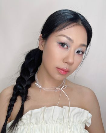 閃亮的星光妝容感覺也很適合健康膚色😍🤩