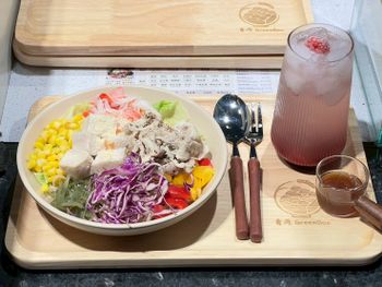 （左營高鐵美食）青菏POKE～50種品項自由搭配！清爽、健康、高品質～吃膩便當就買POKE高鐵吃！青菏菜單