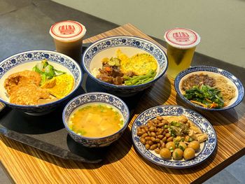 （三重便當）豐郁餐盒～軟嫩入味滷牛肉、古早味厚實炸里肌、滑順好入口絲襪奶茶！豐郁餐盒菜單