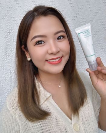 想要防曬又要肌膚保濕不出油~就交給innisfree 綠茶玻尿酸保濕防曬精華