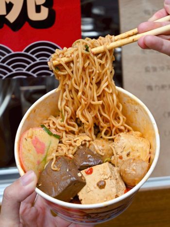 一中街美食大吉麻辣鴨血臭豆腐