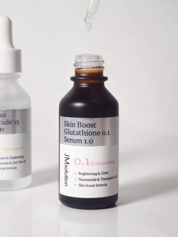 這次我入手了JM SOLUTION的兩款Skin Boost精華系列，決定好好「急救」我這張臉！