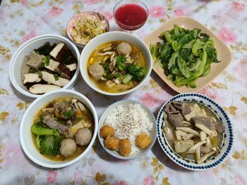 “開箱”團購宅配美食-省時省力自己在家做的美味料理-撈王藤椒酸菜鍋/快享廚房日式黃咖哩/泰式紅咖哩!!