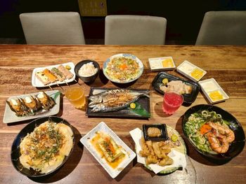 【南港美食涓邸居酒屋】創意料理親民平價/微醺/串燒/燒烤/主食/下酒小菜/點心宵夜/暢飲等你來體驗南港不夜城的城市魅力!