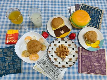 開箱”漢堡袋（水圓包材）推薦-光滑柔細好折便利的漢堡紙-色澤亮眼繽紛美觀又便利!!