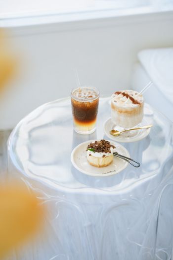 新竹《Somewhere cafe》｜被陽光沐浴的純白系咖啡廳🕊️
