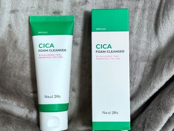 從敏感肌到潔淨舒適的一天開始：我的海藻微針CICA淨透潔顏乳