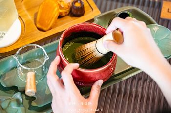 走進日系老宅，體驗手刷茶