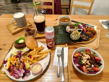 捷運大坪林站-新北日式蔬食餐廳食記-原粹蔬食作-好吃健康滿滿加分的蔬食創意料理/甜點/素食漢堡推薦!!!