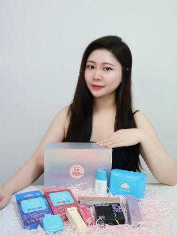 最近我的化妝台被朋友看到，她驚呼：「妳是不是偷偷搬進一間美妝研究室？」