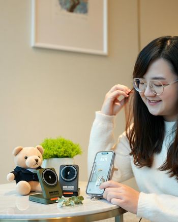 高效率充電技術【Opro9 3合1磁吸折疊充電座】充電必備、三合一行動電源首選