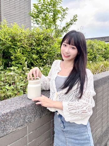 大口徑的保溫杯！能裝喝的還能裝吃的～保溫也保冷！