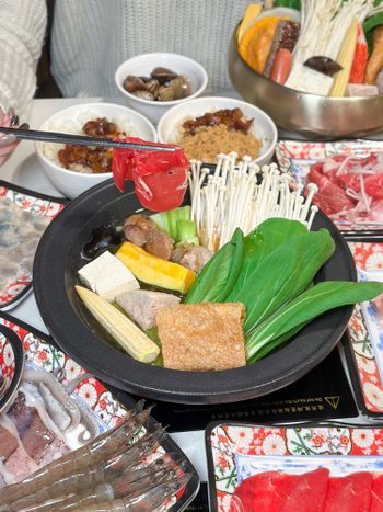 超香石頭火鍋｜桌邊現炒｜新開幕