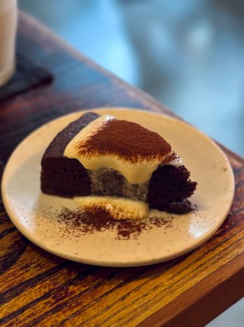 【信義安和】鹽之花巧克力蛋糕必點的人氣咖啡廳—STONE espresso bar & coffee roaster