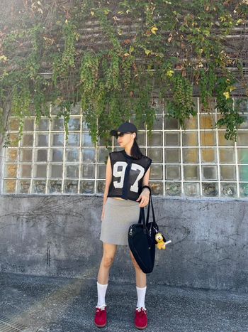 一件ROSÉ聯名背心，4套穿搭大變身，你最愛哪一套？