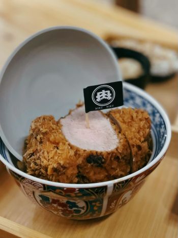 ▫️台南▫️今日吃「にくにく」份量大又厚實的日式豬排專賣店