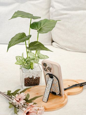 手機族群的便利神隊友【#SleekStrip 犀利釦】MS-A 輕巧磁吸支架、DuoFlip 磁吸翻轉證件卡套，玩轉手機