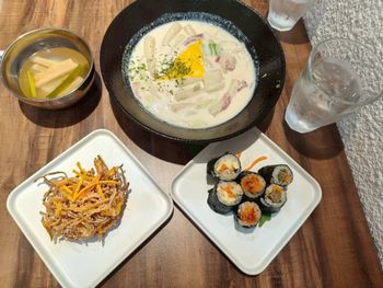 台北捷運中山國中站美食推薦【訪雅間 방아간 BANG A GAN】道地韓式年糕料理/紫菜飯捲/涼麵小吃!!