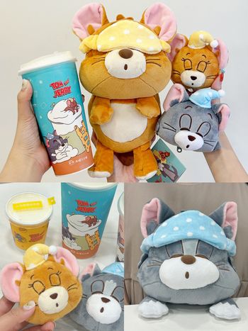 再睡5分鐘跟湯姆貓與傑利鼠聯名了！Q翻「大頭傑利鼠飲料杯套」太欠買、還有切達起司奶蓋新品要喝！