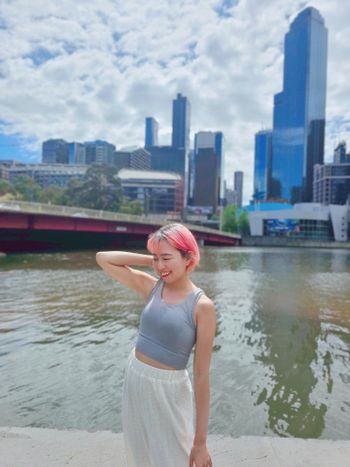 從街頭到咖啡廳都百搭的 Banana Pie 英倫針織 BRA TOP