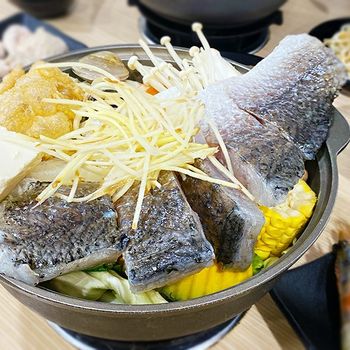 這~~不叫 小 火鍋了吧！＠＠