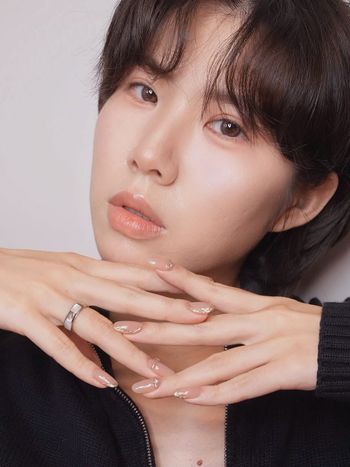 有時候，讓心情變好的方法真的很簡單 像是做一個乾乾淨淨的美甲，就足夠療癒